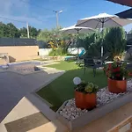 빌라 Casa Veznaveri *