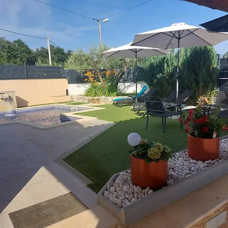 Vila Casa Veznaveri *