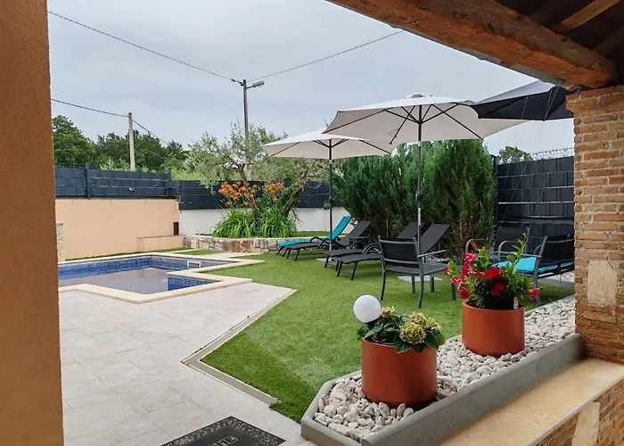 Casa Veznaveri Вілла *